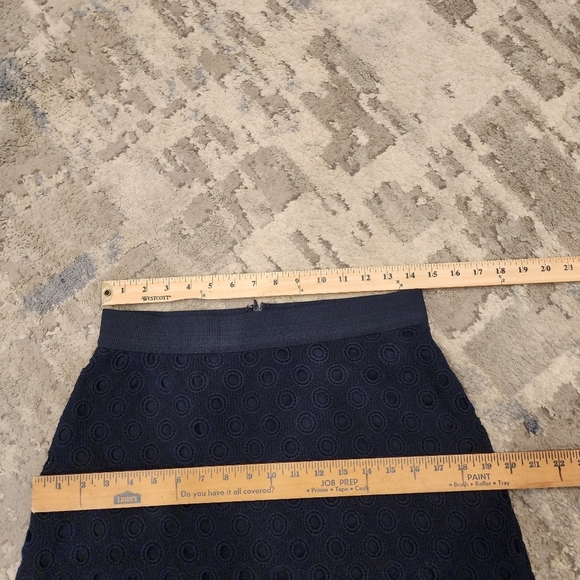Lands' End Eyelet Navy knit a-line skirt. Women's size 8 - Picture 13 of 13